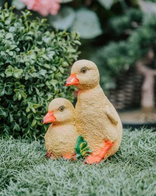 Фигура Утята пара Н-18см F975 в интернет гипермаркете «Планета Лета». Фото