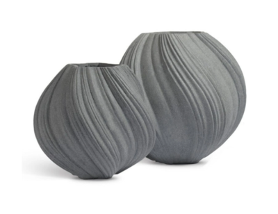 Кашпо-ваза TREEZ Effectory Dune Сферическая Дизайн-ваза Дымчато-серый песок д-50 см, в-52 см 1/1 в интернет гипермаркете «Планета Лета». Фото